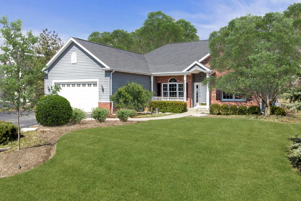 396 Lakewood Dr photo 1