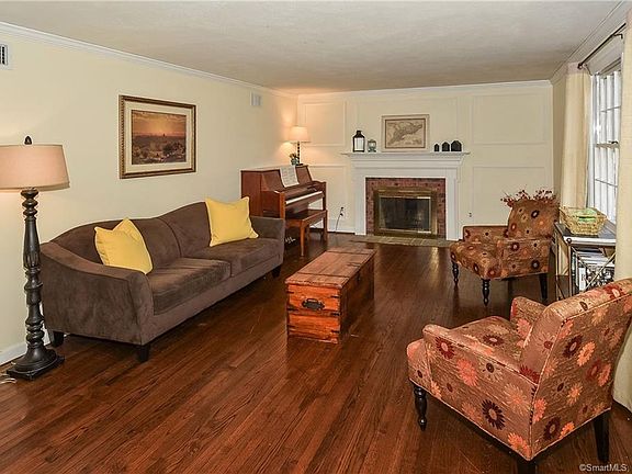 4th image of 108 Tumblebrook Dr