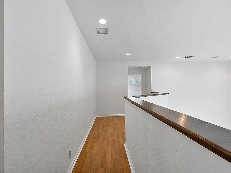2013 Harbor View Cir — Photo 38
