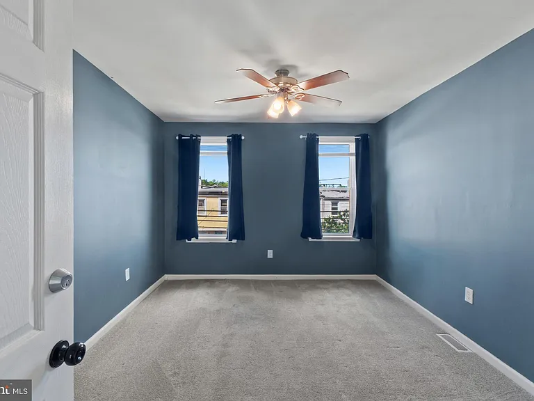 324 Oldham St — Photo 16