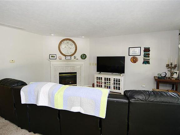 4th image of 1417 Runningbrook Dr