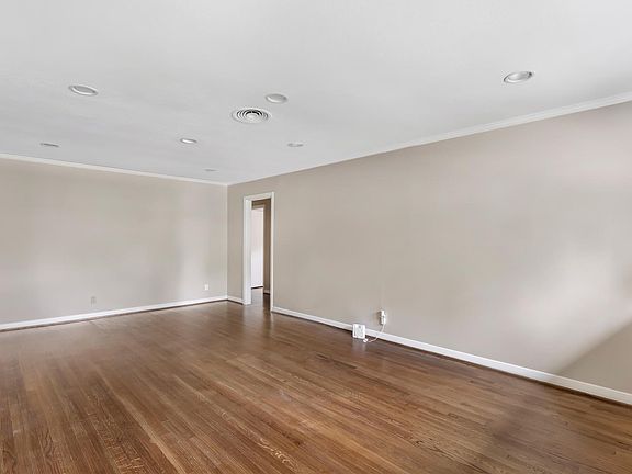 5th image of 4842 Briarbend Dr