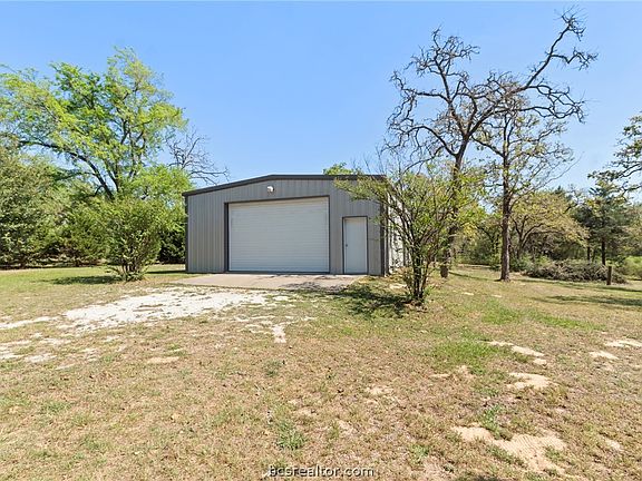 3rd image of 638 Oak Tree Ln