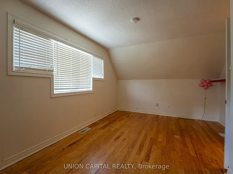 230 Saint George St #1 — Photo 16