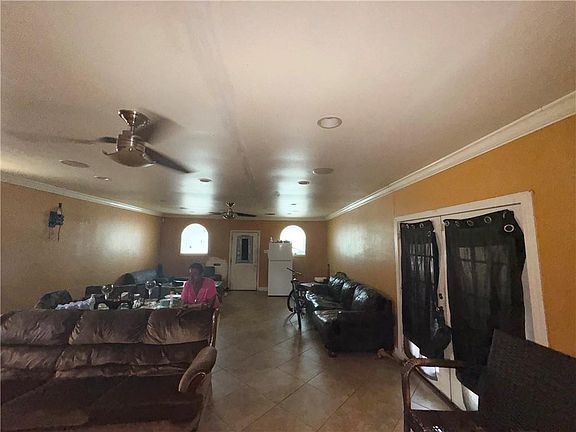 4th image of 2212 Port St