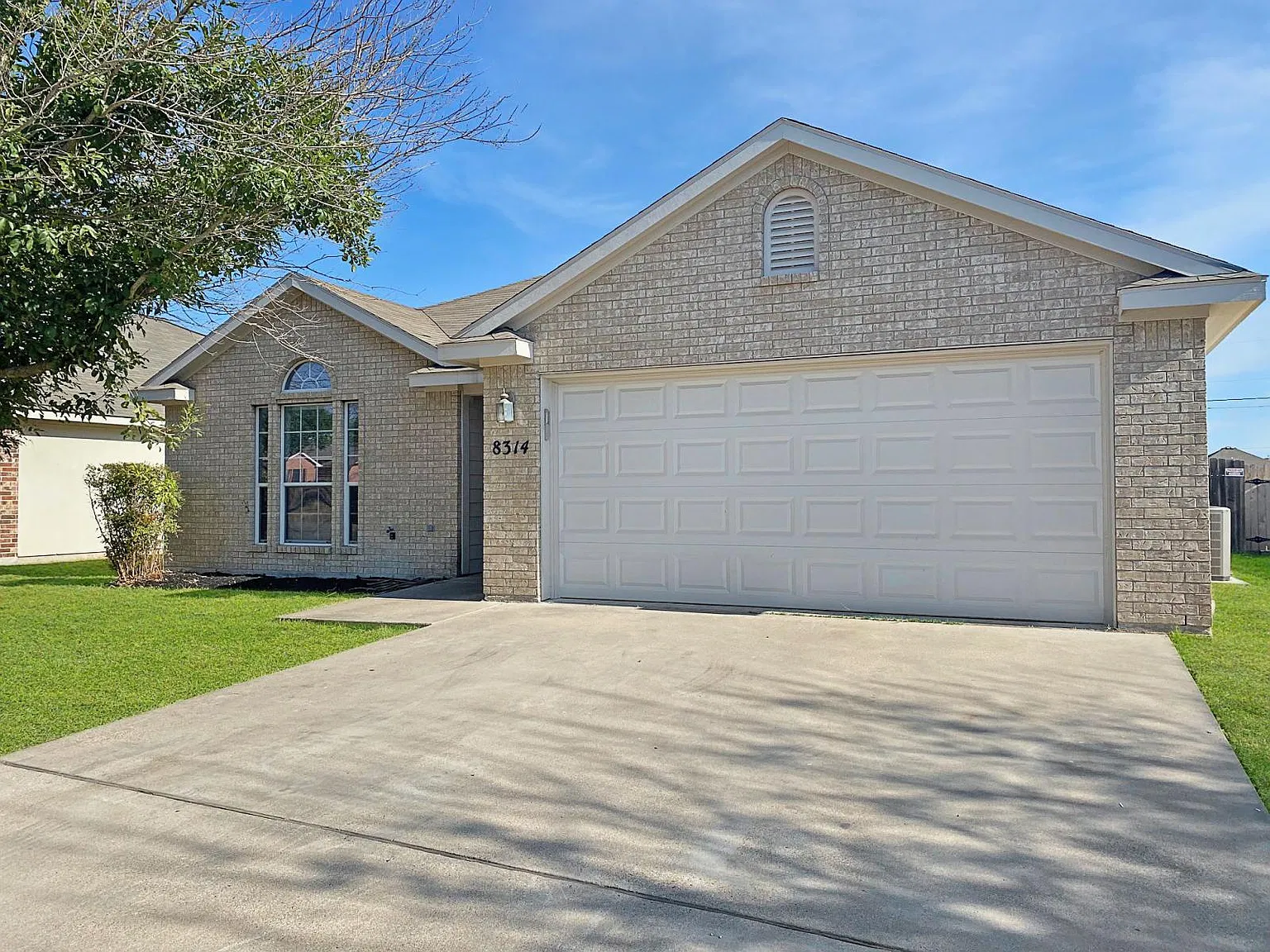 3 bed, 1309 sqft, $1,575 — Photo 2