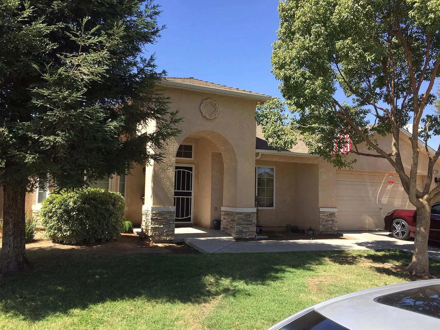 1667 N Cecelia Ave photo 1