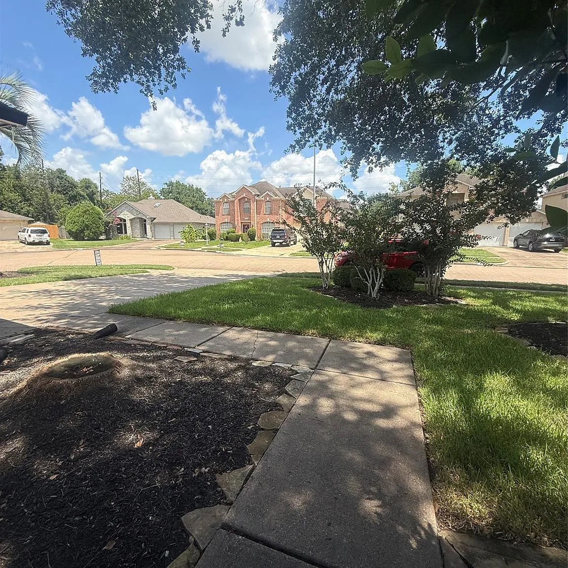 4 bed, 2.0 bath, 2200 sqft, $2,200 — Photo 3