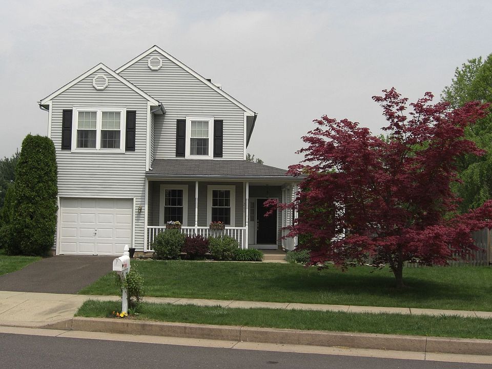 1st image of 266 Stanford Pl