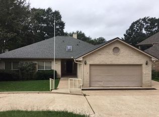1316 Green Briar Dr, Huntsville, TX 77340
