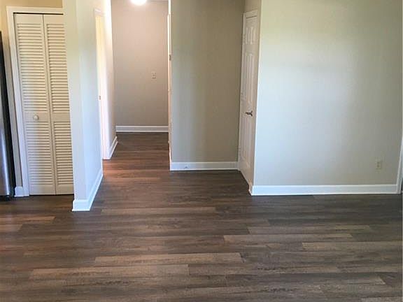 4th image of 1401 SE Airoso Blvd