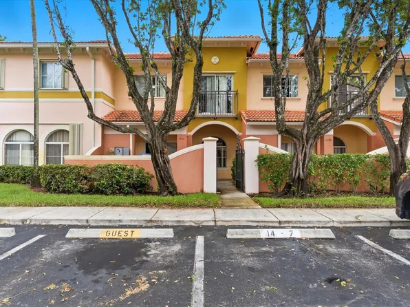 1407 S Santa Catalina Cir, Pompano Beach, FL 33068