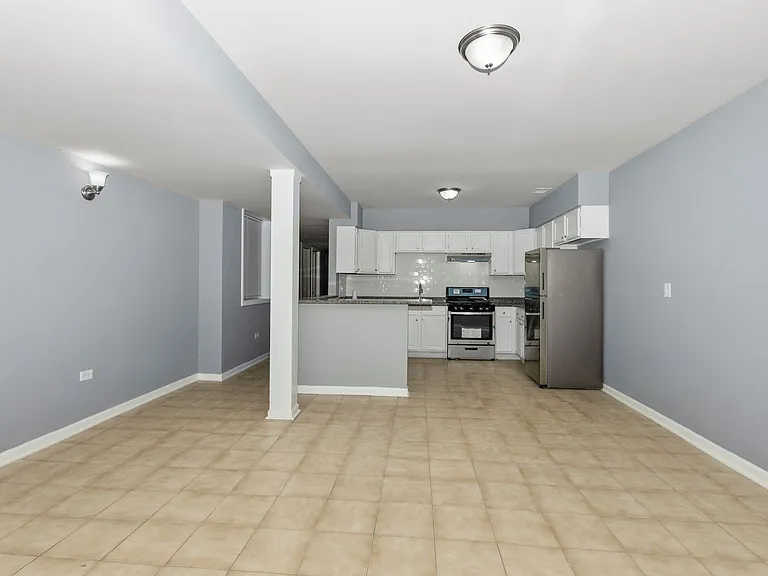 5226 S Michigan Ave — Photo 3