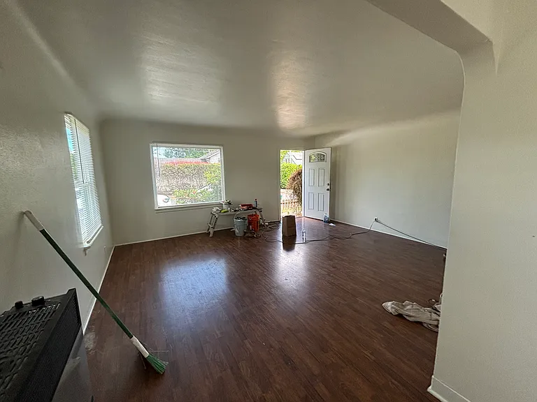 540 NW 30th St — Photo 7