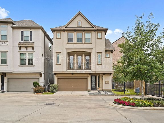 2nd image of 2025 Cambridge Heights Pl
