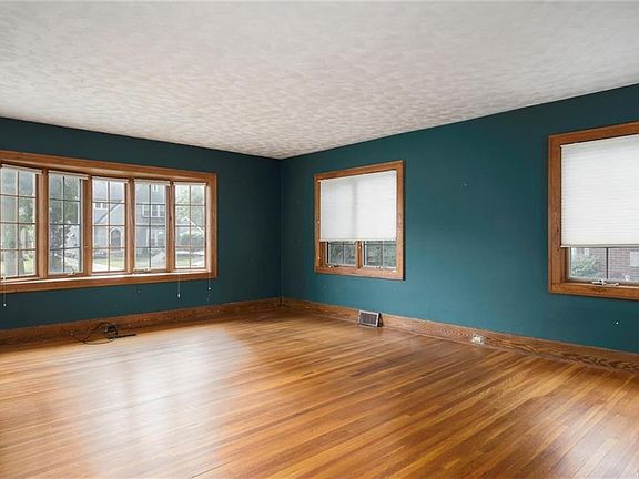 3rd image of 223 Darwin Dr