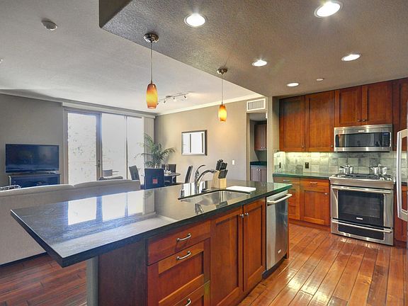 3rd image of 16110 Ventura Blvd APT 311