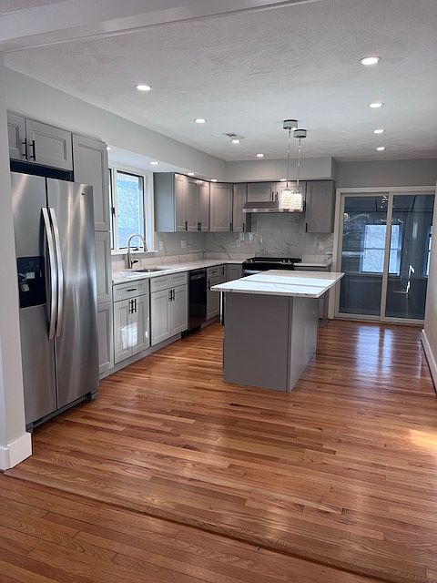1st image of 12 Park Pl #12