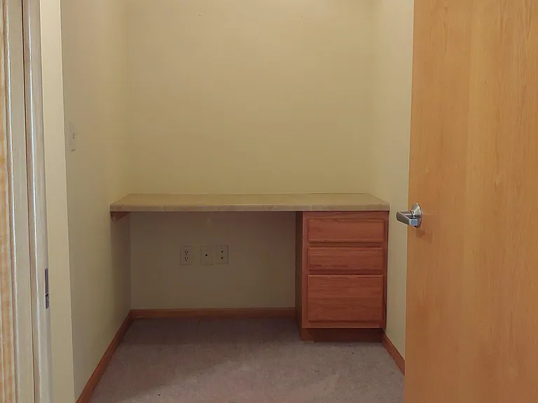 1590 Parkwood Dr — Photo 5