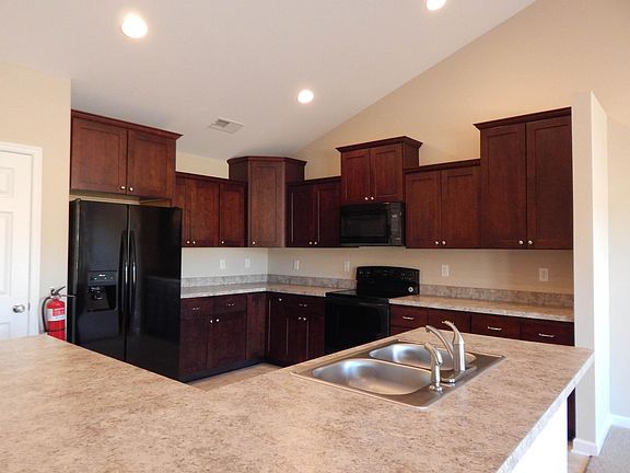3rd image of 192 Stratford Pl