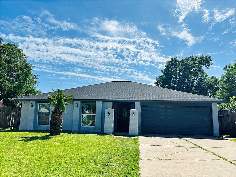 15719 Red Springs Dr — Photo 2