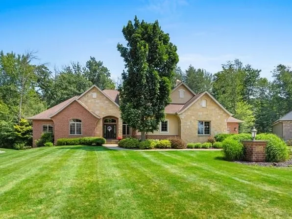 1110 Folkestone Dr, Green Bay, WI 54313