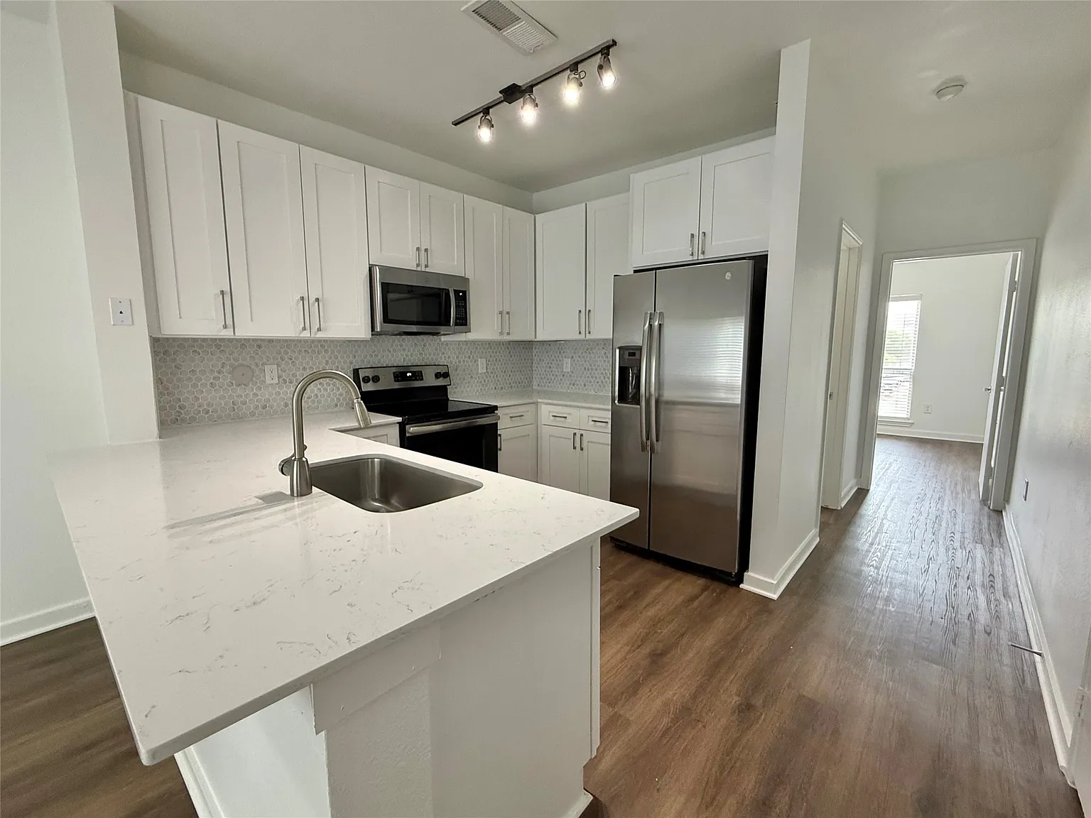 3 bed, 3.5 bath, 1518 sqft, $2,929 — Photo 1