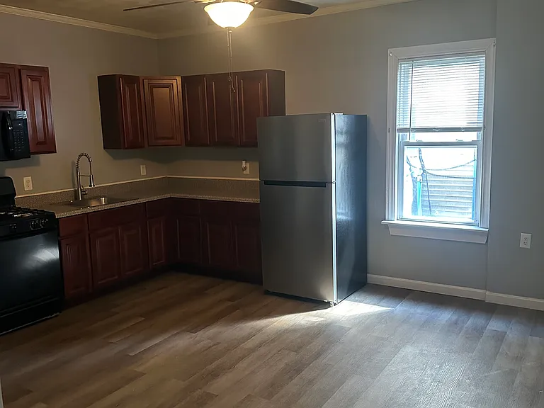 323 Summer St #1 — Photo 3