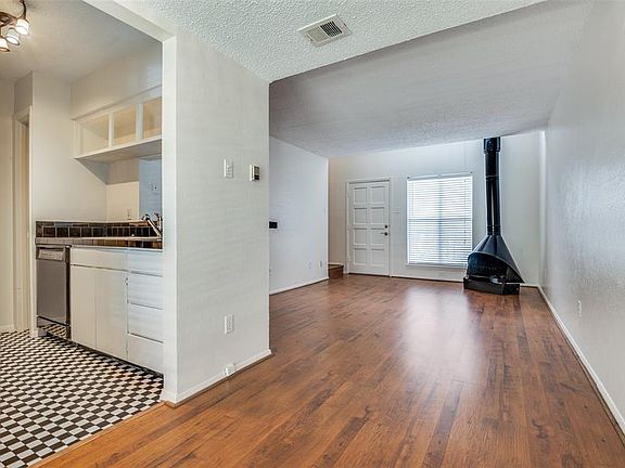 5th image of 4211 Holland Ave APT 206