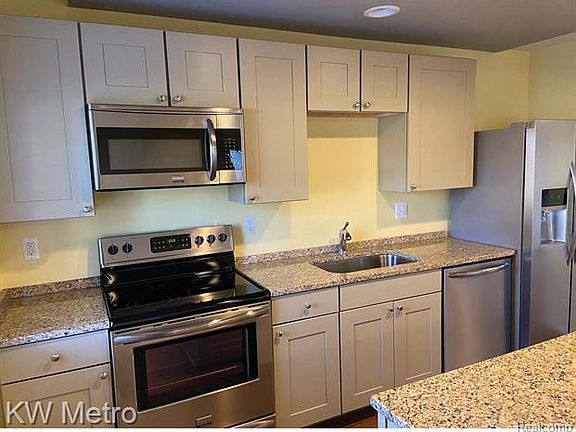 4th image of 263 S Union St #A-c