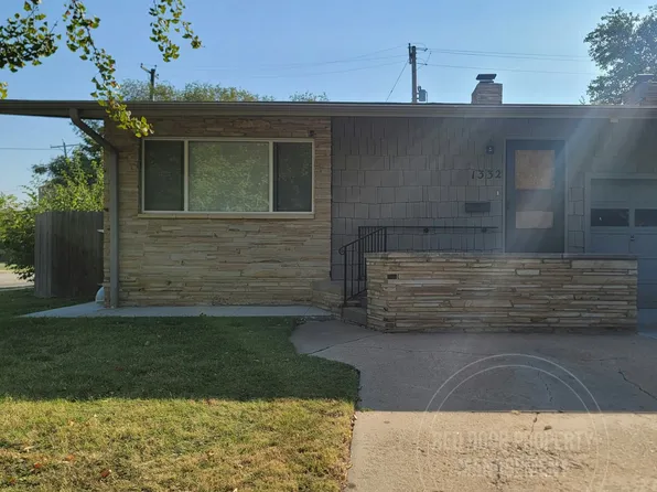 1332 Farmstead St, Wichita, KS 67208
