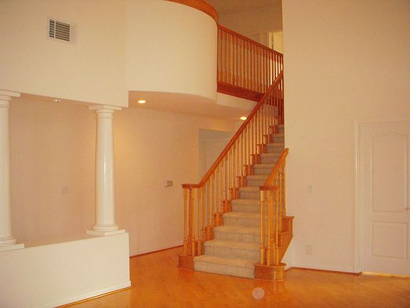 4th image of 1558 Silman St