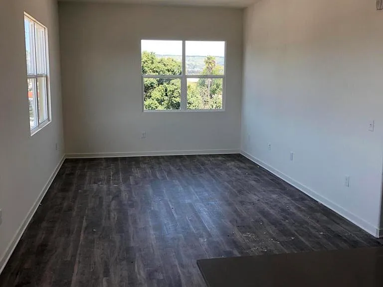 2024 Ventura Blvd — Photo 5