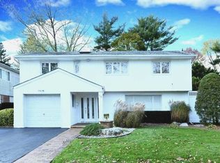 16 Country Dr, Plainview, NY 11803