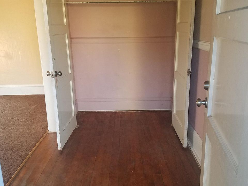 Entry with closet