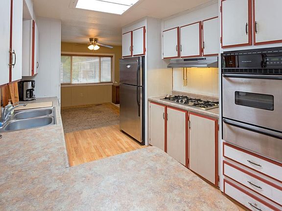 4th image of 73 Leawood St
