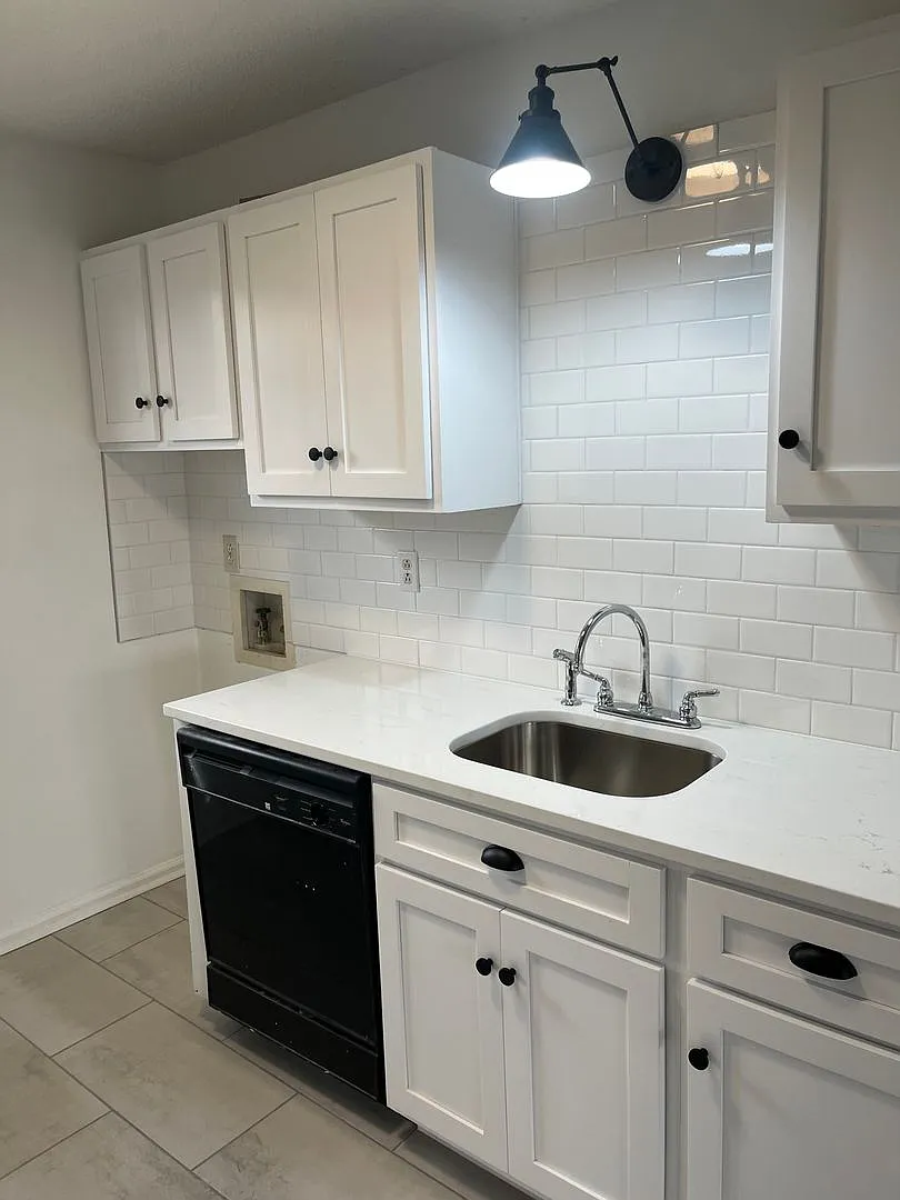 Camilla Court — Photo 2