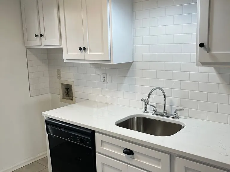 2721 Hanover Cir — Photo 1
