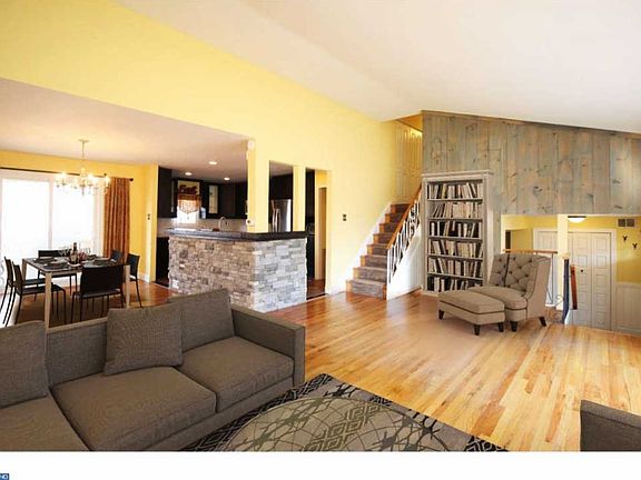 3rd image of 1050 Camas Dr
