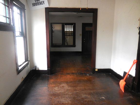 4th image of 627 Marquette St