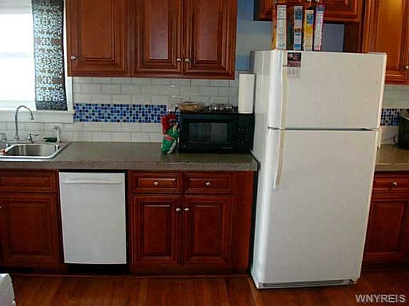 3rd image of 252 Shartle Pl