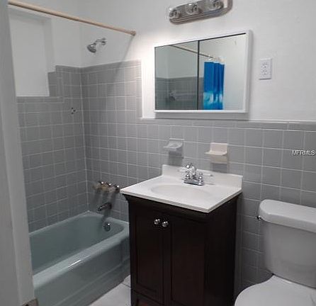 5th image of 22464 Catherine Ave