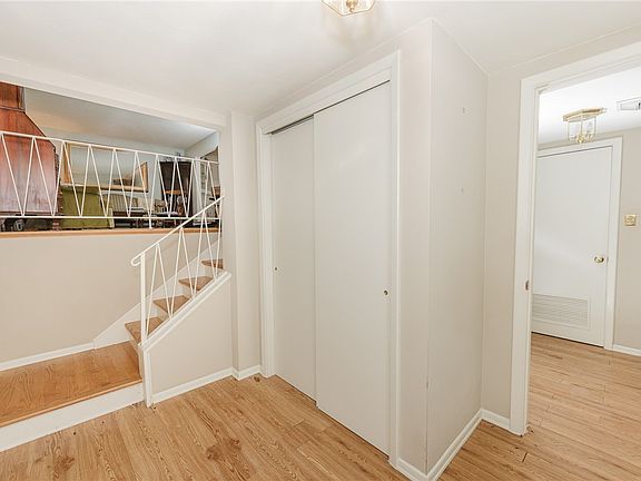 4th image of 395 Maple St