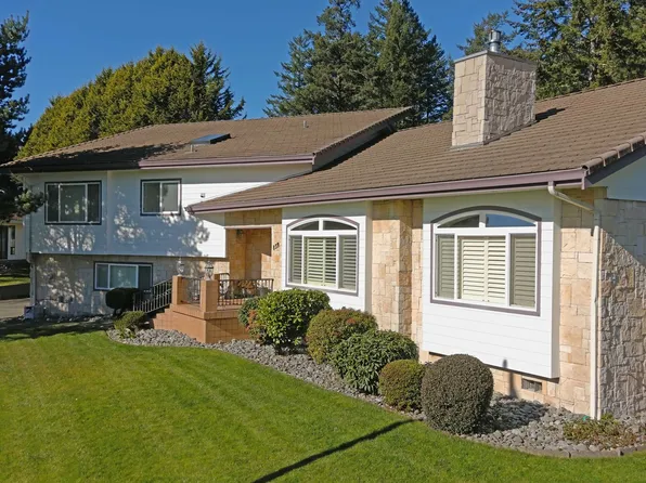 839 Brookhaven Dr, Brookings, OR 97415