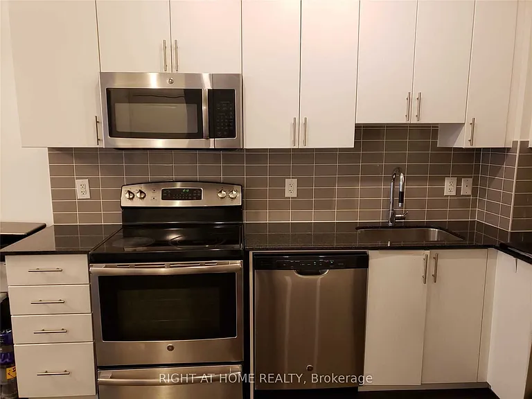 7165 Yonge St E #631 — Photo 6