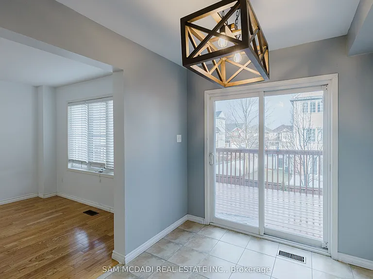 1260 Lamont Cres — Photo 8