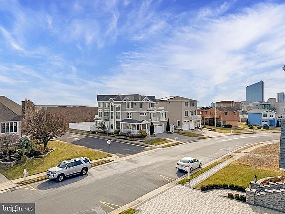 4th image of 5213 Ocean Dr S