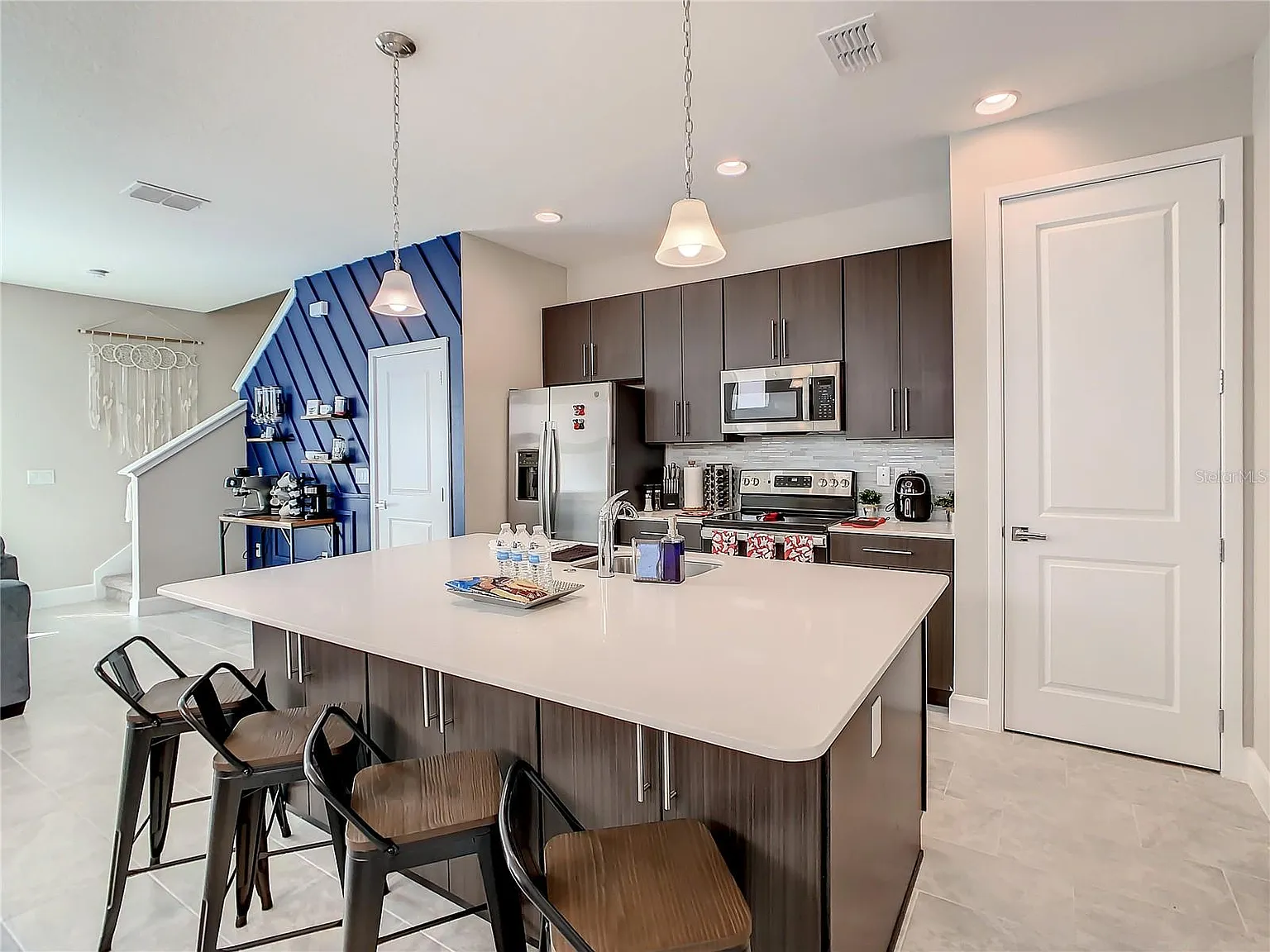 4 bed, 3.0 bath, 1823 sqft, $3,500 — Photo 4