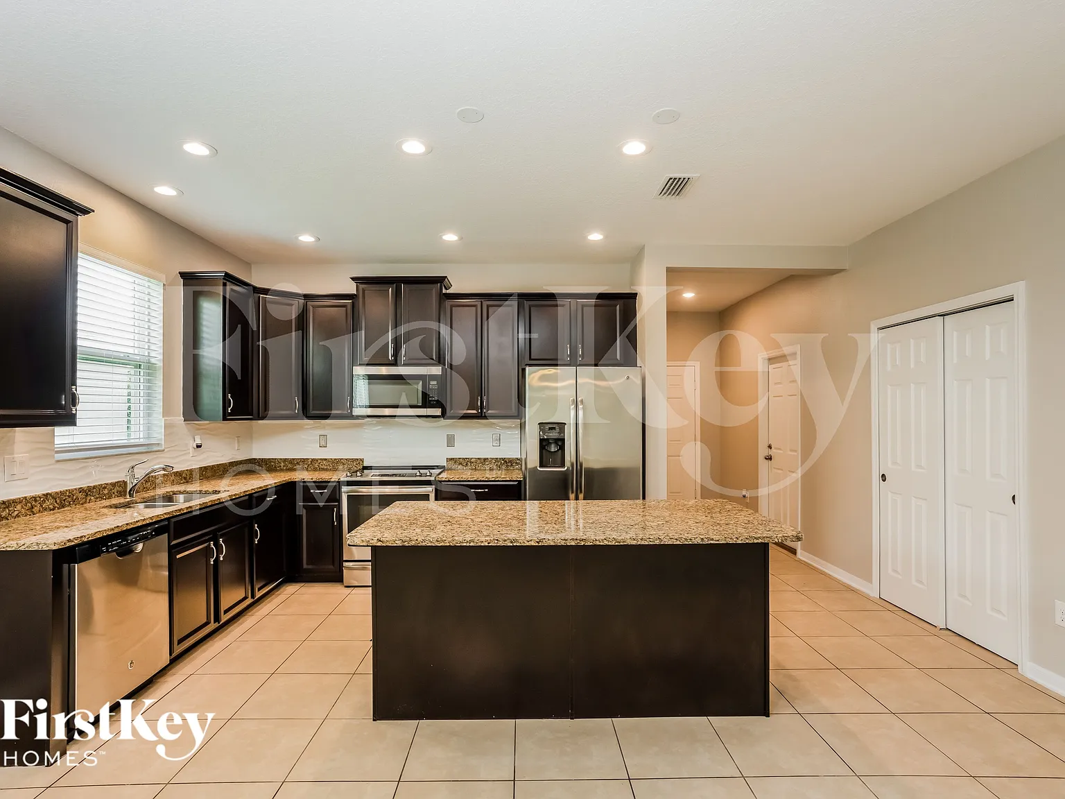 3 bed, 2.0 bath, 1677 sqft, $2,180 — Photo 3