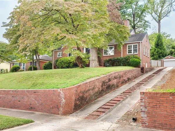 212 Mayflower Dr, Greensboro, NC 27403